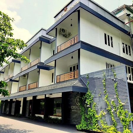 Emperor-Hotel Rachana Continental Pvt Ltd Kizhake Chālakudi Eksteriør billede