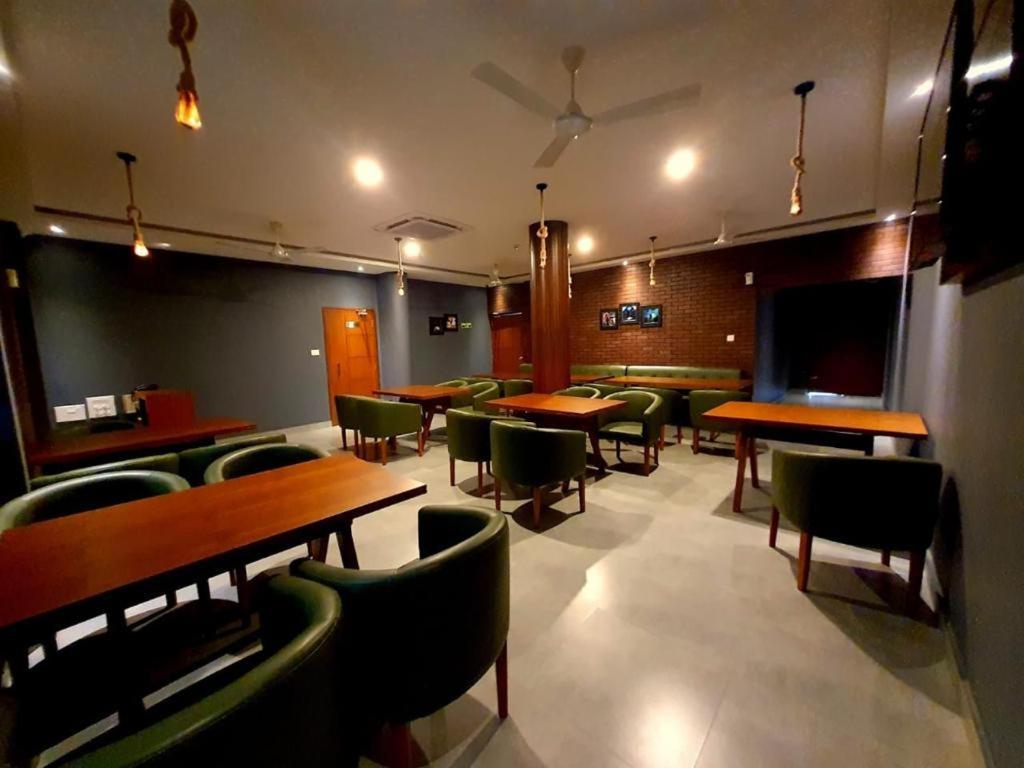 Emperor-Hotel Rachana Continental Pvt Ltd Kizhake Chālakudi Eksteriør billede