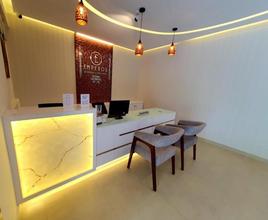 Emperor-Hotel Rachana Continental Pvt Ltd Kizhake Chālakudi Eksteriør billede