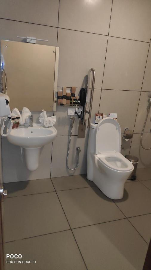 Emperor-Hotel Rachana Continental Pvt Ltd Kizhake Chālakudi Eksteriør billede