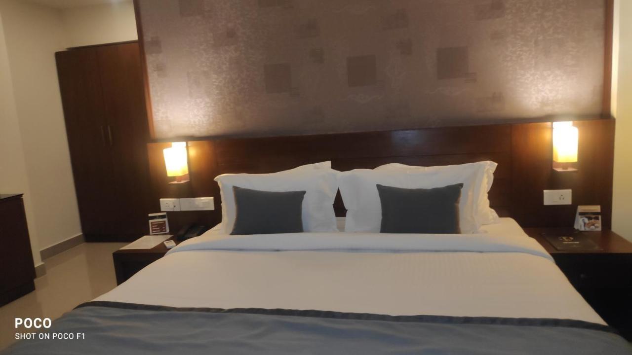 Emperor-Hotel Rachana Continental Pvt Ltd Kizhake Chālakudi Eksteriør billede
