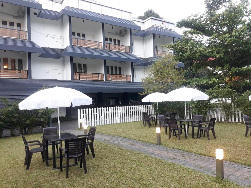 Emperor-Hotel Rachana Continental Pvt Ltd Kizhake Chālakudi Eksteriør billede