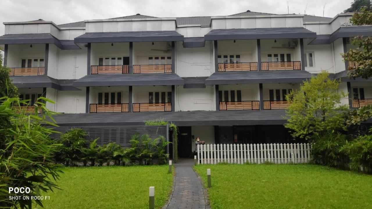 Emperor-Hotel Rachana Continental Pvt Ltd Kizhake Chālakudi Eksteriør billede